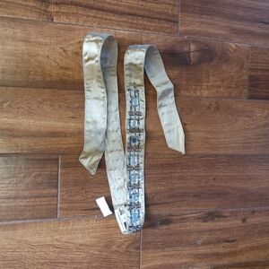 💥NEW💥100% Silk Cream Belt w/ Beads & Stones